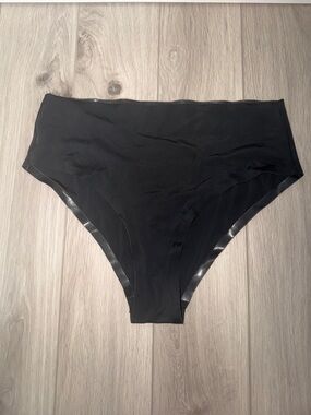 High-Rise Black Bikini Bottoms - Women's Swimwear